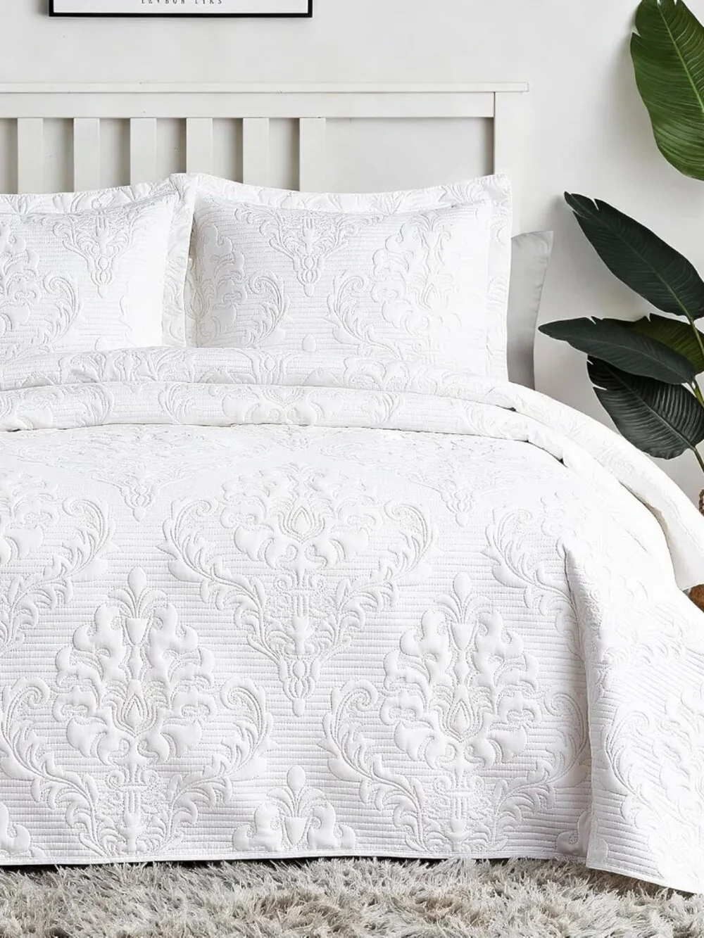 White Ultrasonic Lightweight Queen King 3-Piece Quilt Set